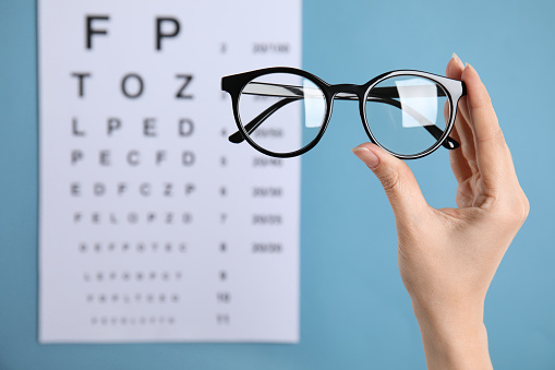 Optometriste: neatbilstošu briļļu lietošana var radīt redzes pasliktināšanos
