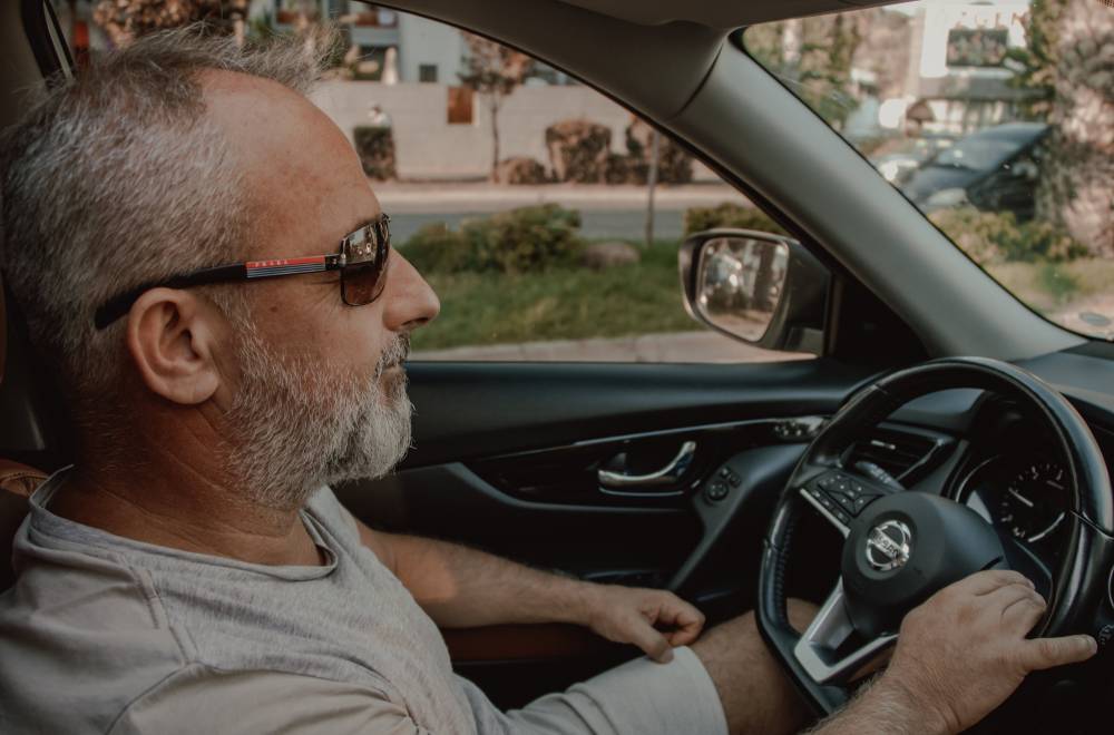 Saulesbrilles autovadītājiem – ko ņemt vērā, tās izvēloties?